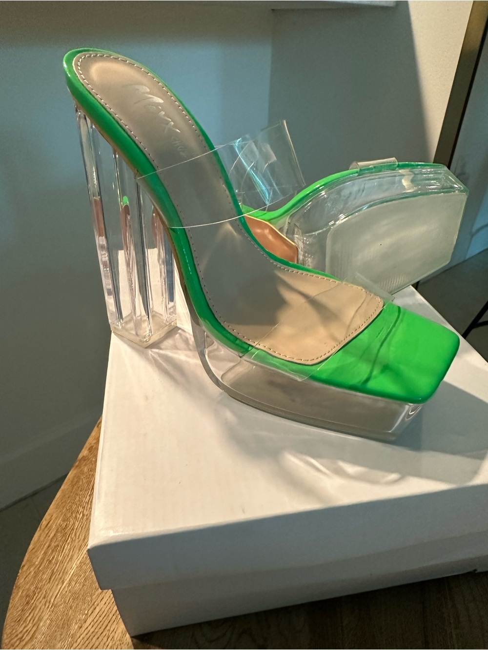 Mixx Shuz Micah Green Clear Lucite Platform Mule Heels Y2K – Size 7